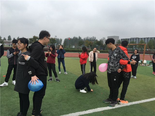 【完满班级】携爱沐秋  有你有我——淬炼商学院“体”味青春主题活动（十八）