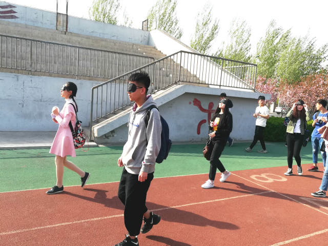 【完满班级】伸出你的手 让别人幸福——信工系物联网工程1701班爱心公益赛