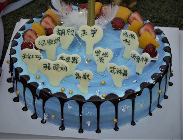 校级各类运动队用专属方式送别毕业队员