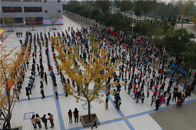 我院2015康宝莱·全国大学生迷你马拉松公益挑战第二期“牵手跑”成功举办