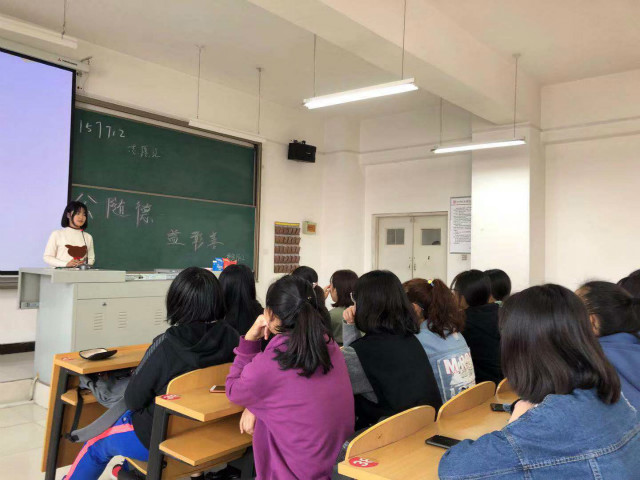 【完满班级】凝结公益之绳 弘扬志愿精神——外国语言文学系经贸1901班、经贸1902班10月完满班级活动