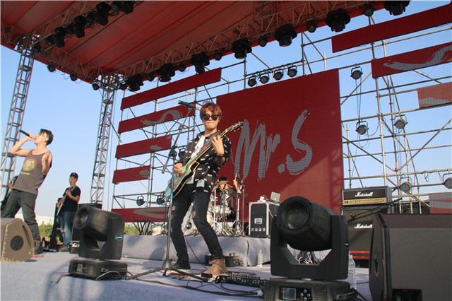 【音乐节·无边】摇滚  舞动在上帝指甲上的生命——“2017 无边”第五届校园摇滚音乐节感想