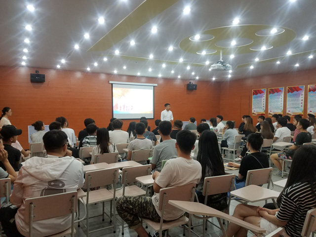 站在前列 干在实处——艺术传媒系举办学生干部培训第六期第三讲