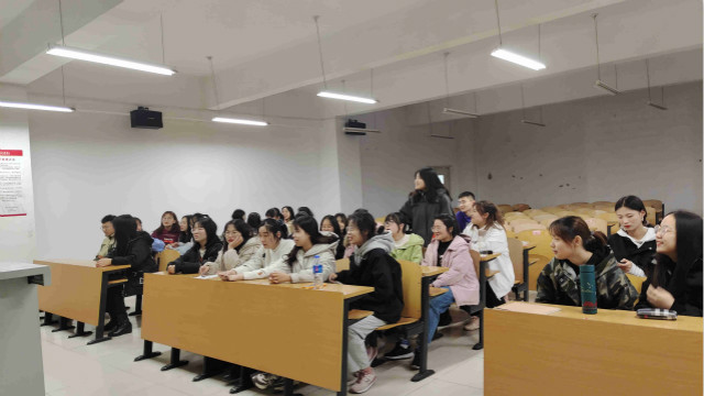 【完满班级】充满激情 丰富自我——外国语言文学系英语2002班、2005班完满班级活动