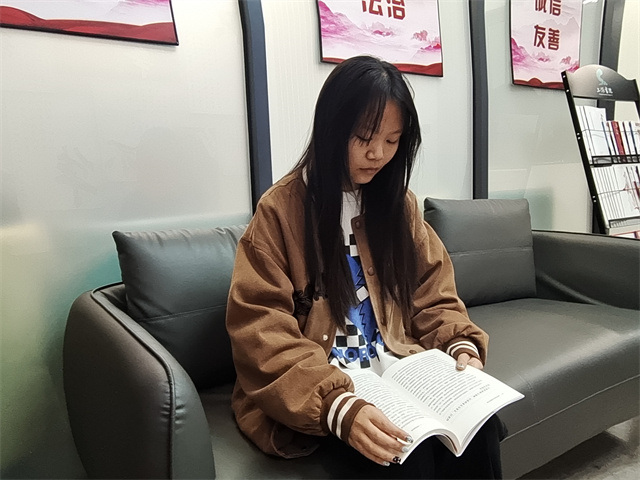 用镜头和笔触 分享我的“国庆”心得——淬炼·国际商学院10月主题采访活动