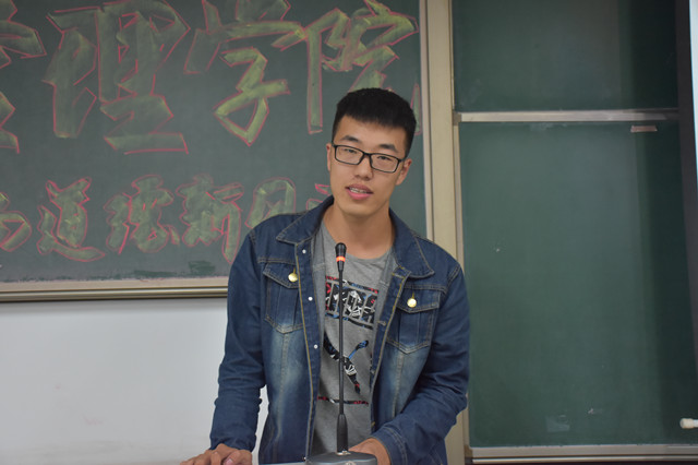 学长计划第559期:走好成长的每一步 做夜空中最亮的星——经济与管理学院开展学长计划第六期第二讲