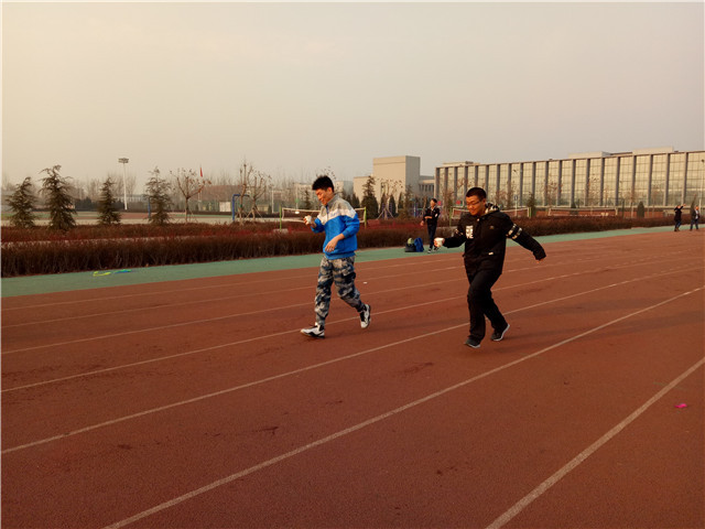 【完满班级】追梦的我们 用行动还一个书香氛围——淬炼商学院“体”味青春主题活动（十九）