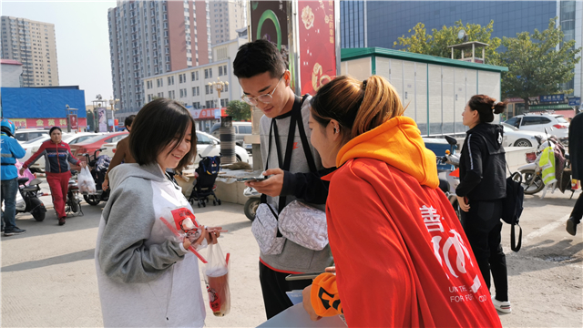 600余名志愿者、8周劝募活动、630多个爱心包裹 只为温暖山区儿童