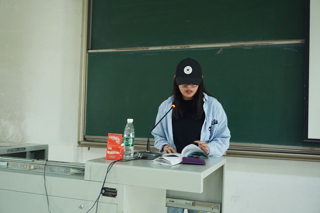 以经验反躬自省  用改变迎接未来——食品与环境学院“脚踏实地 悟思致远”主题年级会