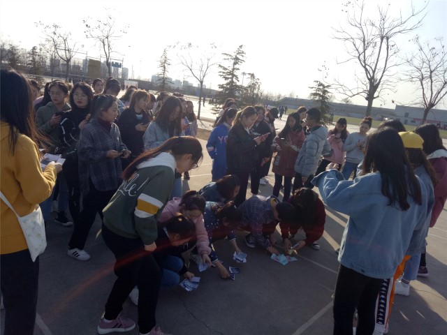 爱“拼”才会赢——外语系2019“奔跑吧·青春”趣味活动