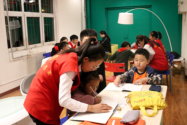 市民课堂第303期:“丢书包计划”在青藤书院正式开讲