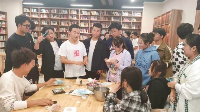 月映智能 “饼”成心意——智能工程学院中秋实践活动
