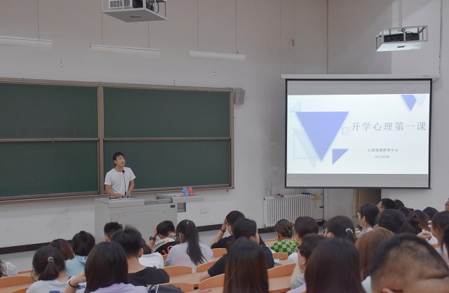 【辅导员说完满】防控一线筑堡垒 决战你我共齐力——食品与环境学院2019级主题年级会