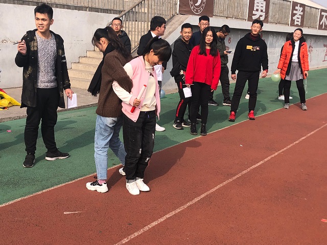 【完满班级】点燃寒冬 趣味青春——数据1802班“青春激情 趣味无限”完满班级活动