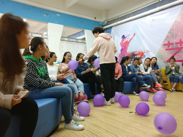 【完满班级】外语系“话远方•致青春”完满班级系列活动