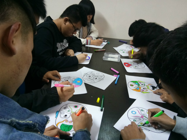 【完满班级】画各异脸谱 品百态中国——网工1702班举办“赏国粹”之填充脸谱活动