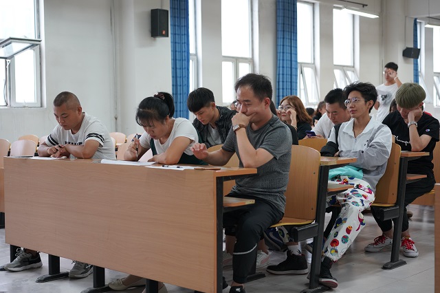 “老生”升级展风貌 意理真切表温情——食品与环境学院“超级学长”选拔面试