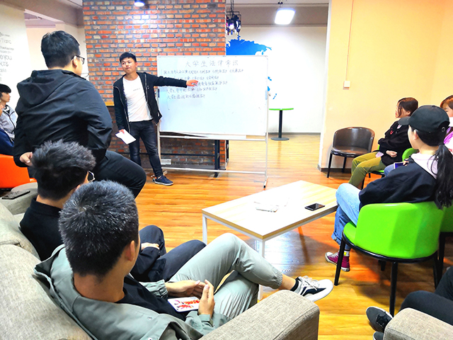 【完满班级】加强法治建设 弘扬法治精神——软件工程1804班举办“依法行‘正’主题宣讲”完满班级活动