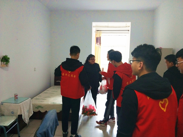 【完满班级】欢庆三八关注身边的那些女性劳动者——信工系软件1702班举办完满班级活动