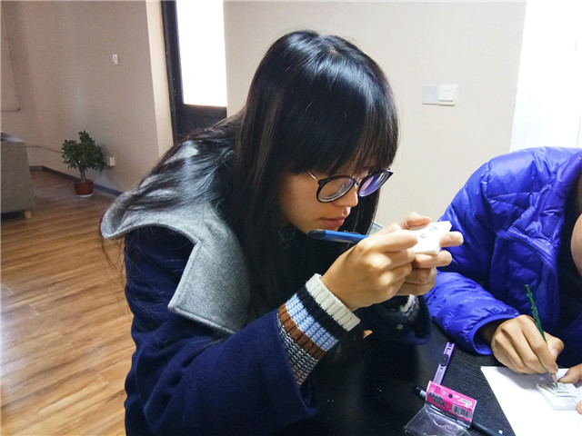 【完满班级】素手纤纤 兰心蕙质心中敛——机电工程系工设1701“指尖岁月 雕刻时光”完满班级活动记录美好