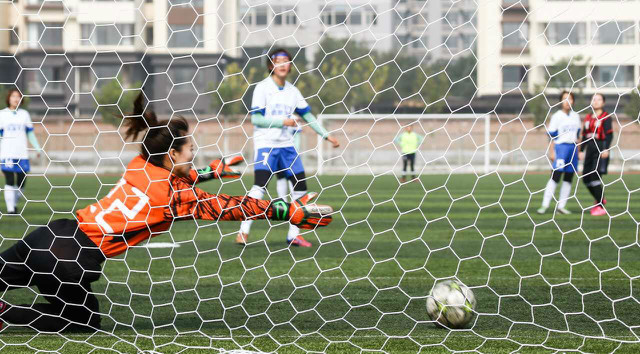 信院女足在省赛中荣膺桂冠