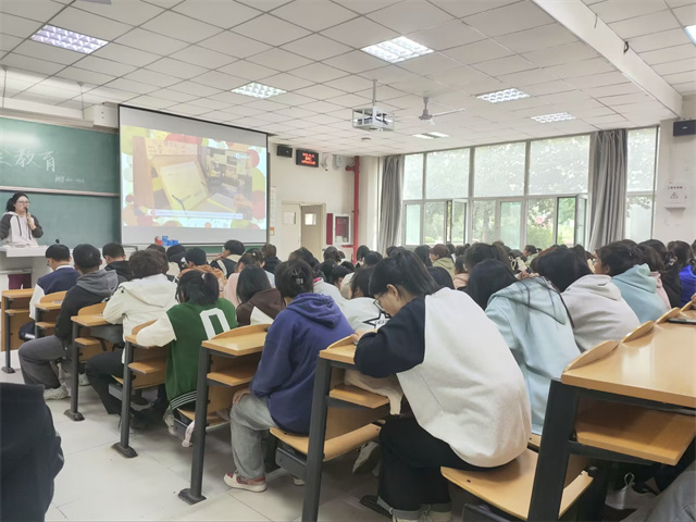 【辅导员说完满】新航行 初体验 大学生活五彩斑斓——淬炼·国际商学院2023级辅导员说完满活动