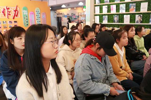 学长计划第902期:让知识充实大脑 用笔尖书写辉煌——商务英语学院第134期“学长计划”之教师导航