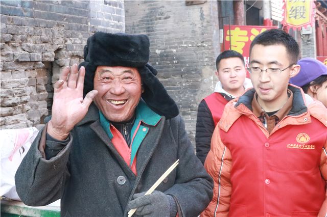 深深感恩心 浓浓饺子情——青年志愿者联合会邀环卫工人共度“饺子节”