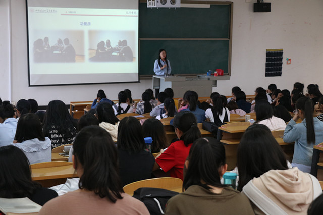 巍巍太行 满满情深——外语系开展太行书院发展导师进班级宣讲会