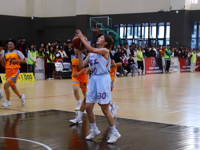 青春“篮”不住! 大数据学院、信息工程学院卫冕第九届“新生杯”篮球联赛冠军——晋中信息学院第九届“新生杯”篮球联赛