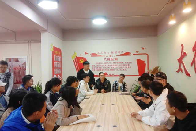 【完满班级】“德才双薪志凌云 乐学勤勉创新风”阅读活动——软件1801班完满班级活动