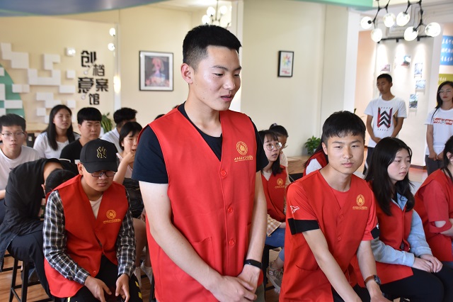 真情传递温暖  用心传播爱意——大数据学院、信息工程学院开展“一路有你 温暖福康”观影宣讲活动