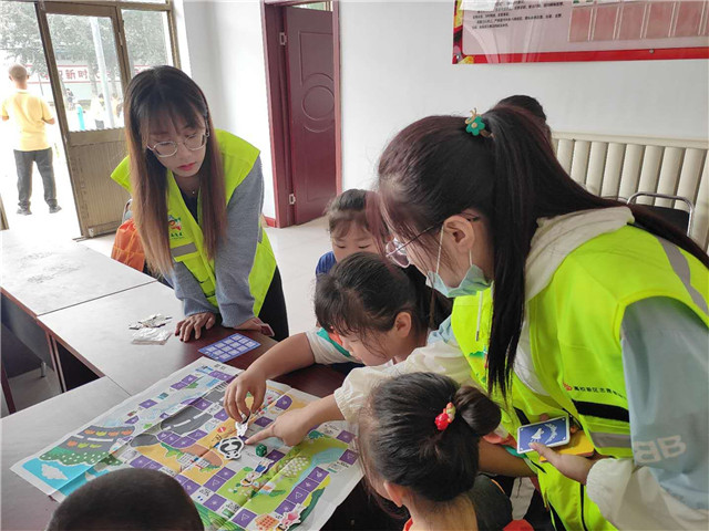 【暑期社会实践】淬炼学子暑期社会实践：用青春温暖留守儿童