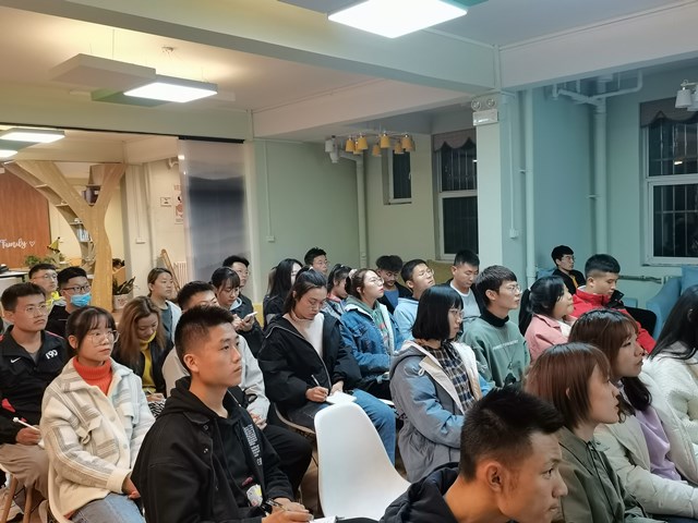 学长计划第798期：鼎力协助 奔赴完满——经济与管理学院开展“群策群力 共赴完满”学长计划特刊