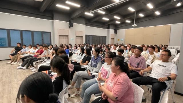 【辅导员说完满】University=unity+diversity——经济与管理学院2022级辅导员说完满活动