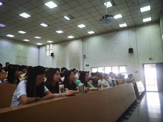 【辅导员说完满】青春 破茧成蝶的故事——淬炼商学院2018级“辅导员说完满”专题活动