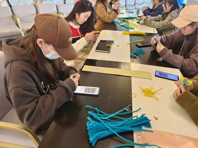 【完满团支部】爱满公益雷锋月 情满美丽——商务英语学院英语2101完满团支部活动