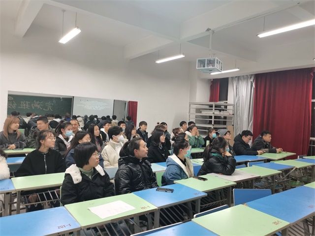 【完满班级】小小电影 爱上体育——艺术传媒学院视觉2001班“爱上体育”主题观影活动