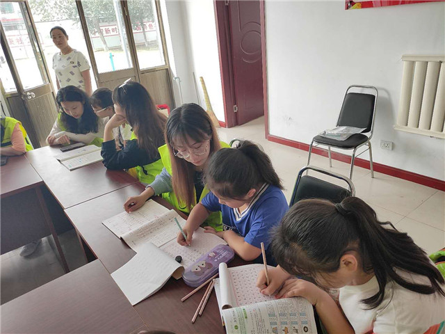 【暑期社会实践】淬炼学子暑期社会实践：用青春温暖留守儿童