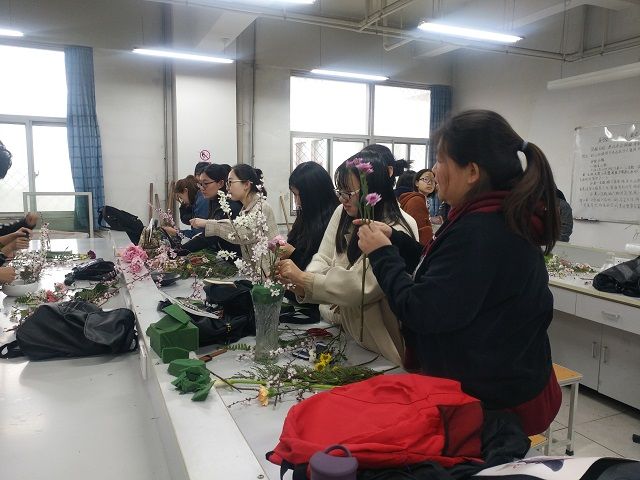 【社团快讯】当春天邂逅东方式插花——花艺协会“花艺思维小课堂”