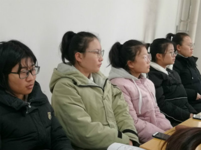 【完满班级】 用爱暖人心 活力现青春——外国语言文学系英语1805班、1802班12月完满班级活动