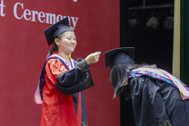 人生永远有告别 我们永远有期待 ——商务英语学院2022届学生毕业典礼暨学位授予仪式