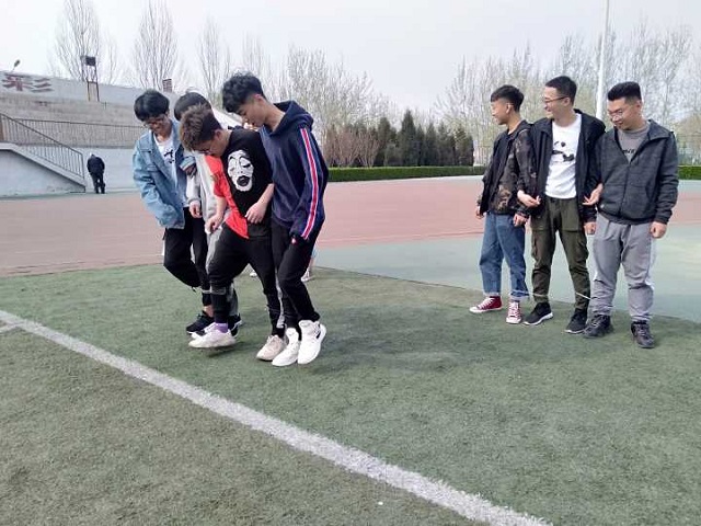 【完满班级】齐心协力 奋力拼搏——环设1803班“四人三足”竞赛活动