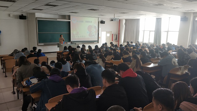 【辅导员说完满】全副武装自己 抵抗火灾危险——食品与环境学院2017级举办辅导员说完满活动