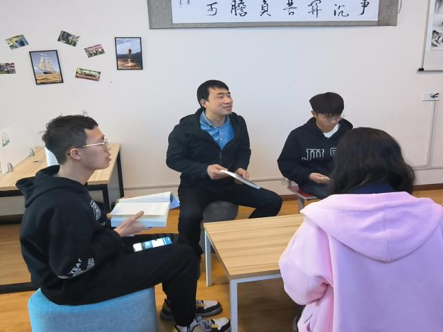 【大咖阅读】与书为友 以书为鉴——食品与环境学院2022级食安专业大咖阅读分享交流会