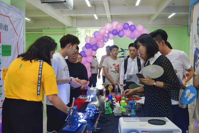 感受青春温度 凝聚班级力量——第八季“完满班级十佳团队”与“完满班级优秀建设单位”评选活动