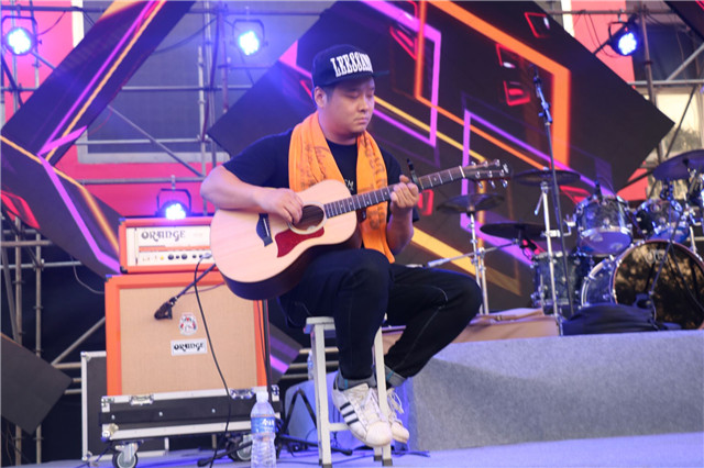 【音乐节·太行】摇滚一声怒吼 民谣一股清流——“2017 无边”第五届校园摇滚音乐节之“零蛋先生与乐队”专访