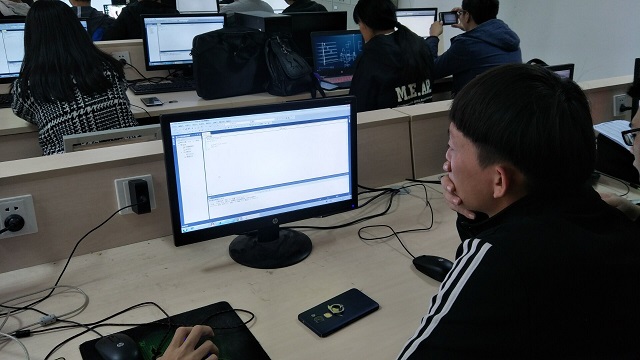 【社团快讯】语言助力提升自我 坚持促成自我超越——Creator机器人社开展C语言入门培训课程