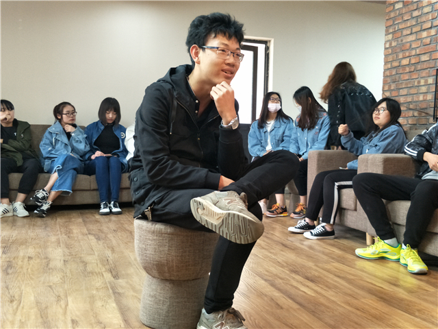 【完满班级】“纷”彩青春 “筝”奇斗艳——淬炼商学院四月完满班级主题活动（七）