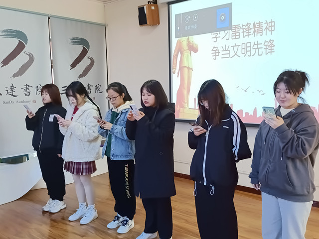 【完满班级】传承雷锋精神 情暖林都大地——淬炼商学院行管2002班完满班级活动